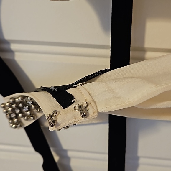 Halter Flowly Top With Neck Embellishments Size M - Picture 5 of 5